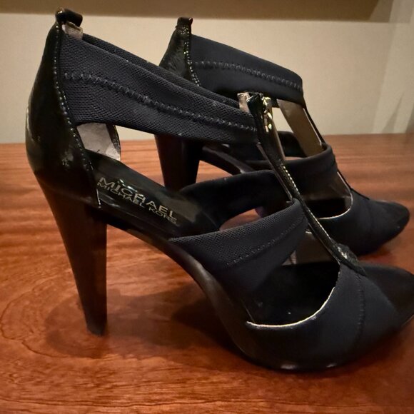 MICHAEL KORS Berkeley BLACK PATENT LEATHER/mesh ZIP FRONT PUMPS SIZE 8 M NWT - Picture 3 of 7